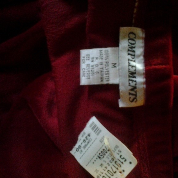 Red skirt and top - Picture 4 of 5